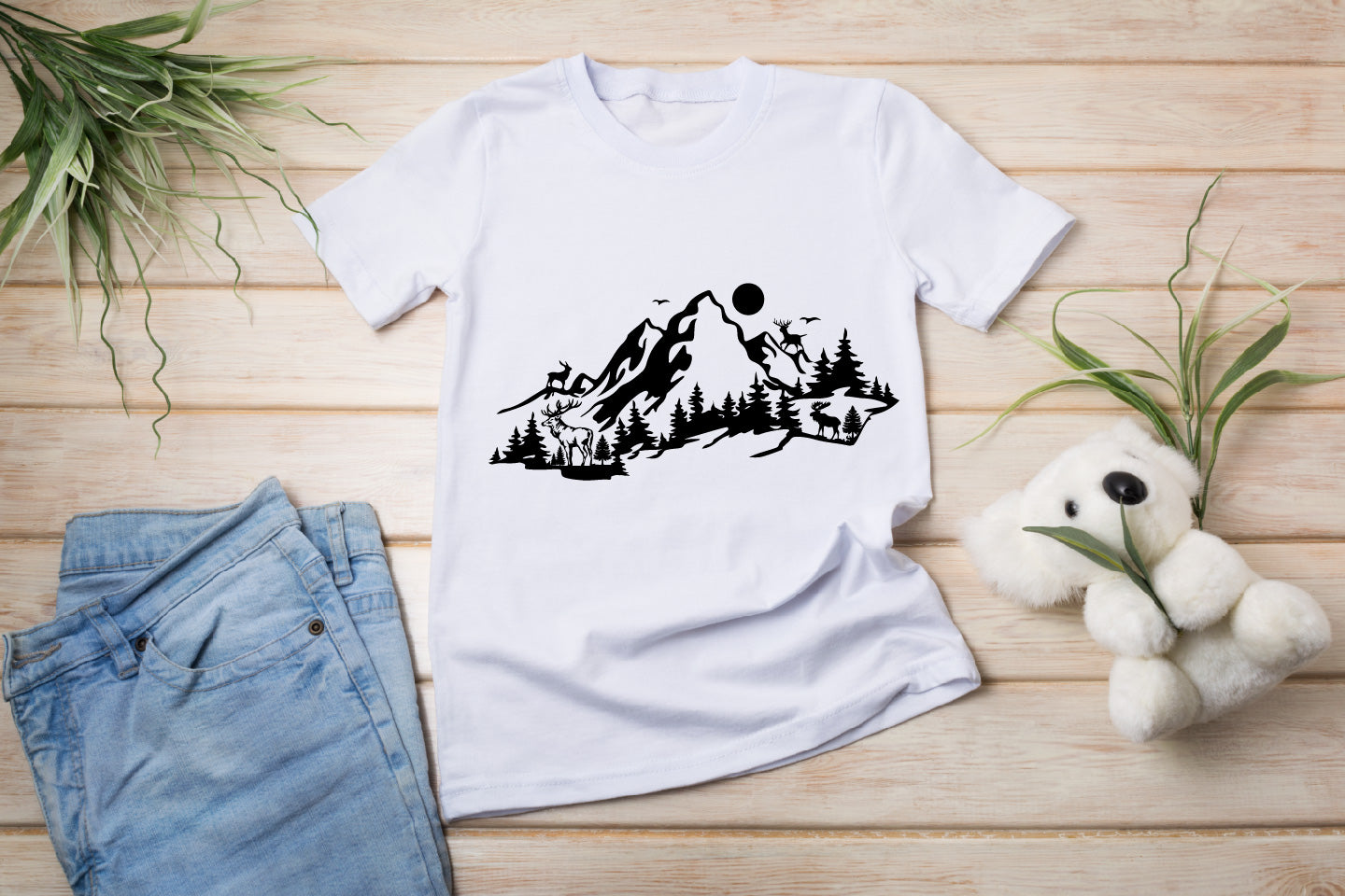 MOOSE ON HILLTOP VECTOR ART